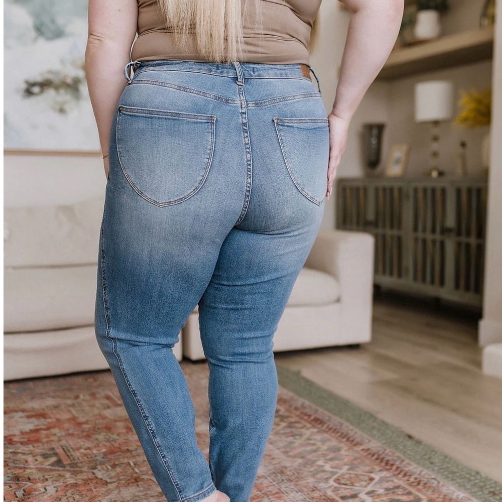 Judy Blue Tummy Control and Butt Lifting Triple Threat Skinny Jeans- 11/30 - Picture 9 of 16